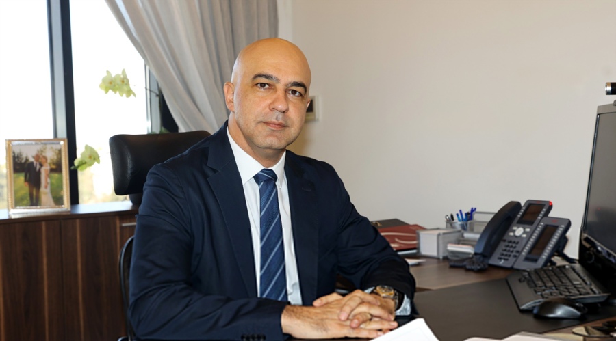 英伟达官方宣布人工智能芯片Blackwell需求激增,已大幅提升产量